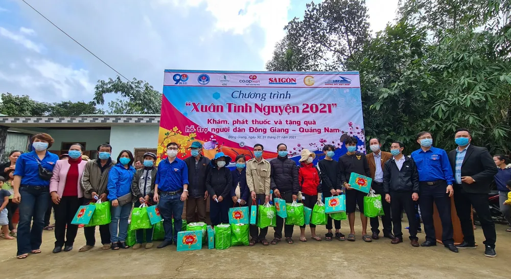 Trao quà tết cho đồng bào miền núi Quảng Nam ảnh 3