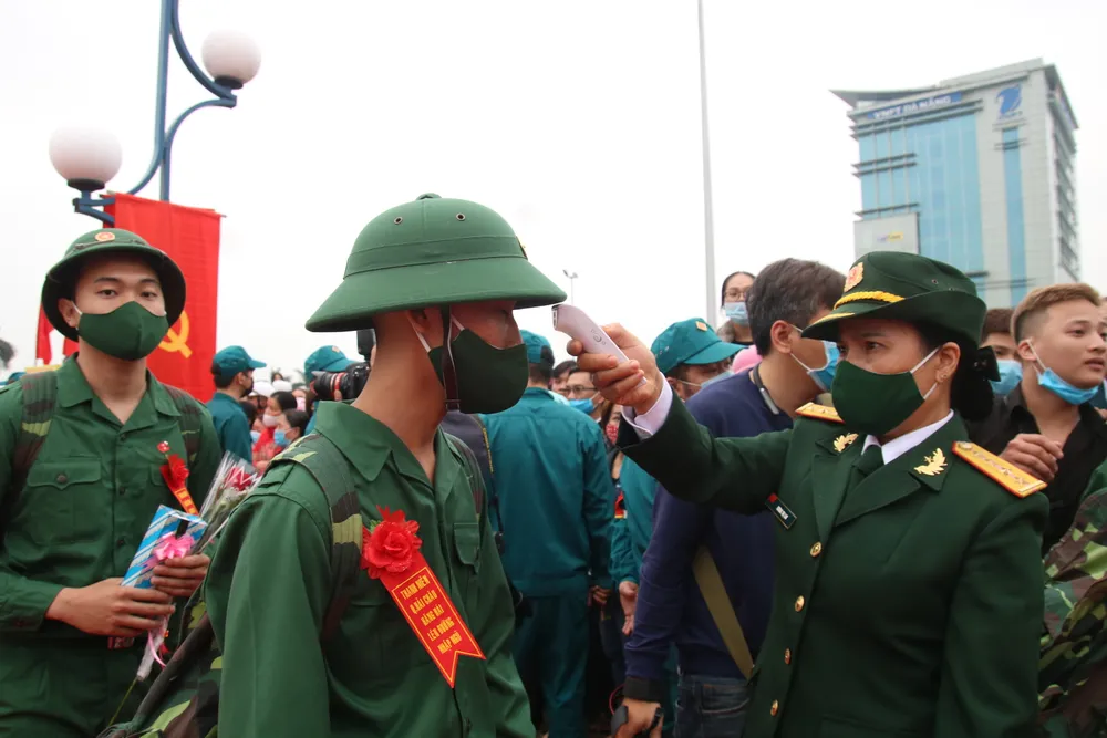 Hàng chục ngàn thanh niên miền Trung lên đường nhập ngũ ảnh 9