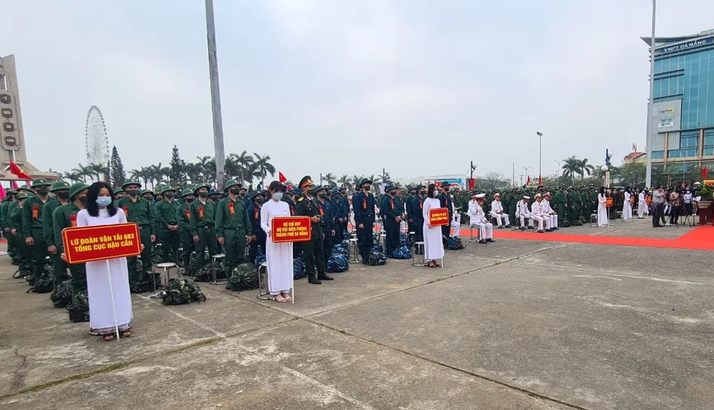 Hàng chục ngàn thanh niên miền Trung lên đường nhập ngũ ảnh 7