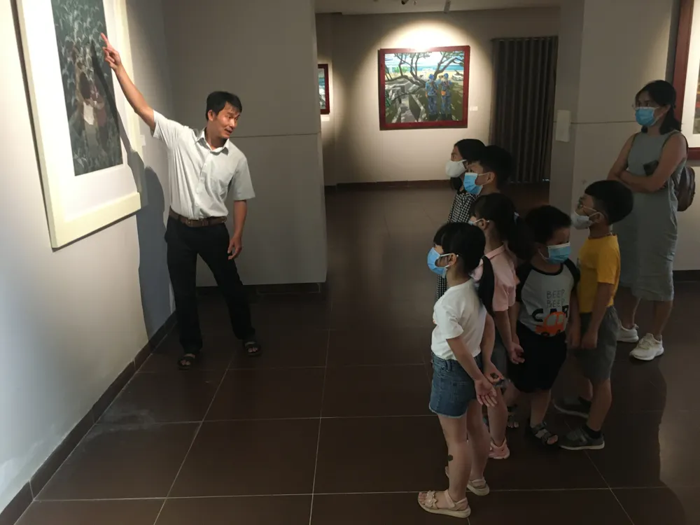 Nét đẹp Phụ nữ Việt qua bàn tay người họa sĩ ảnh 1