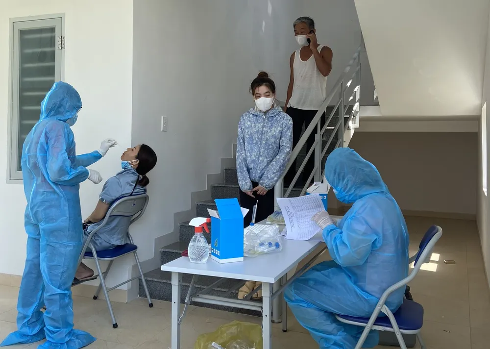 Đà Nẵng bắt đầu xét nghiệm SARS-CoV-2 đại diện hộ gia đình ảnh 11