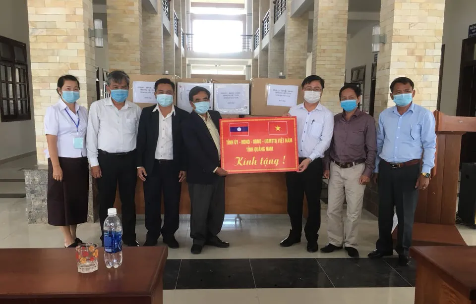 Quảng Nam hỗ trợ trang thiết bị phòng chống dịch Covid-19 cho tỉnh Sê Kông, Lào ảnh 1