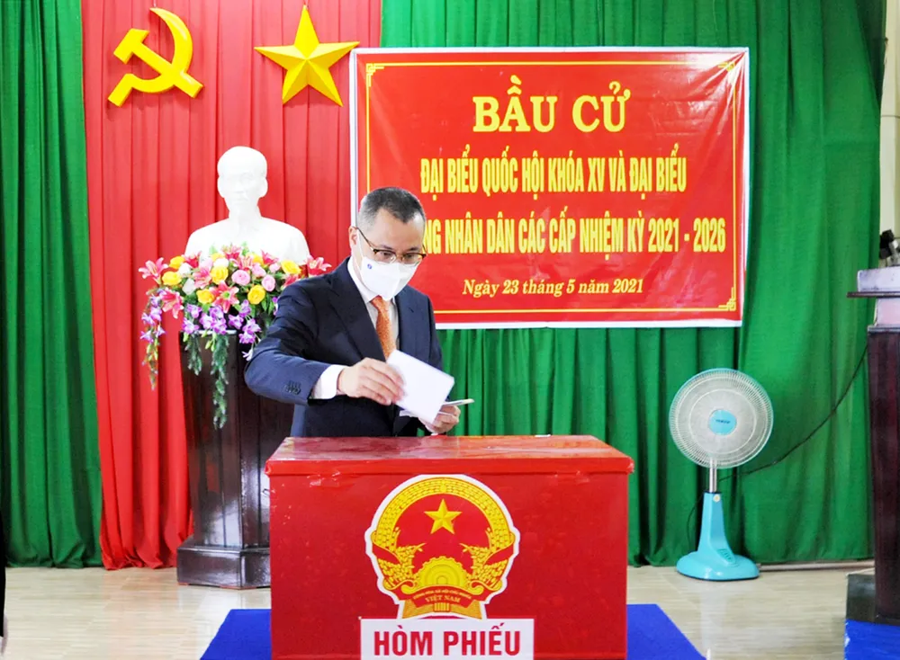 Hàng triệu cử tri miền Trung phấn khởi đi bầu cử ảnh 9