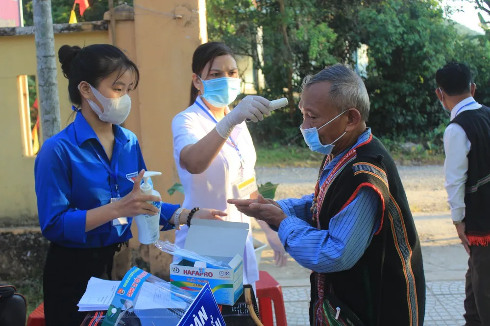 Hàng triệu cử tri miền Trung phấn khởi đi bầu cử ảnh 5