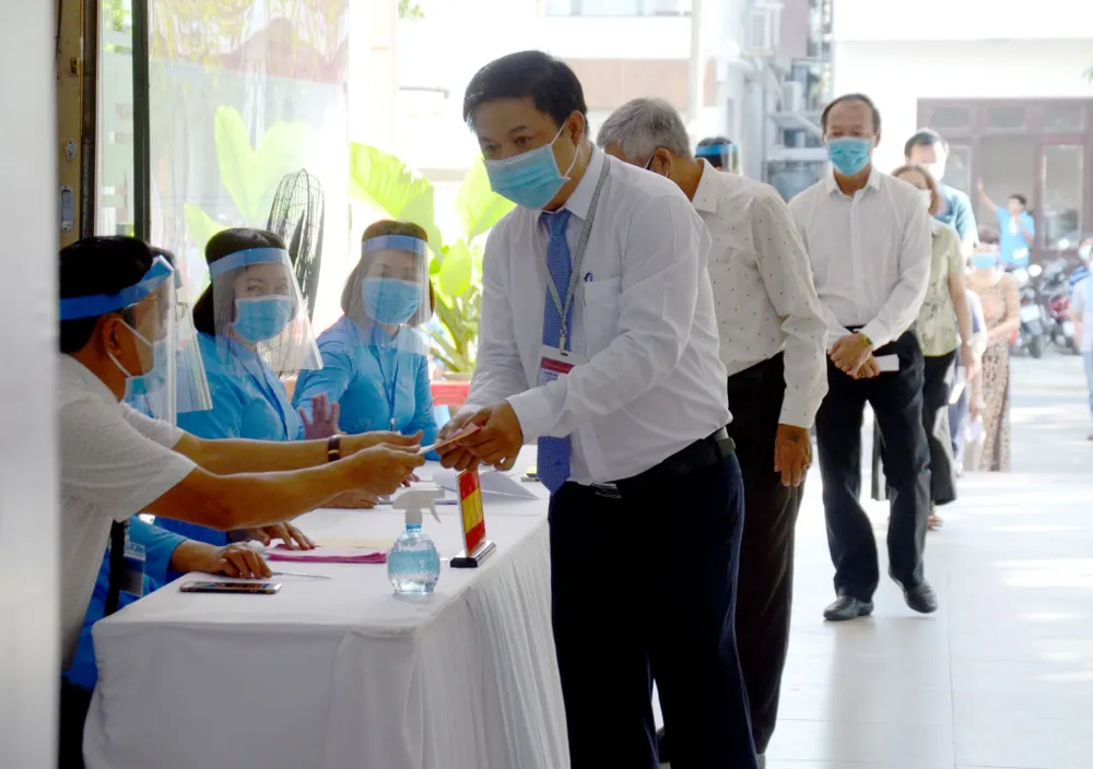 Hàng triệu cử tri miền Trung phấn khởi đi bầu cử ảnh 3