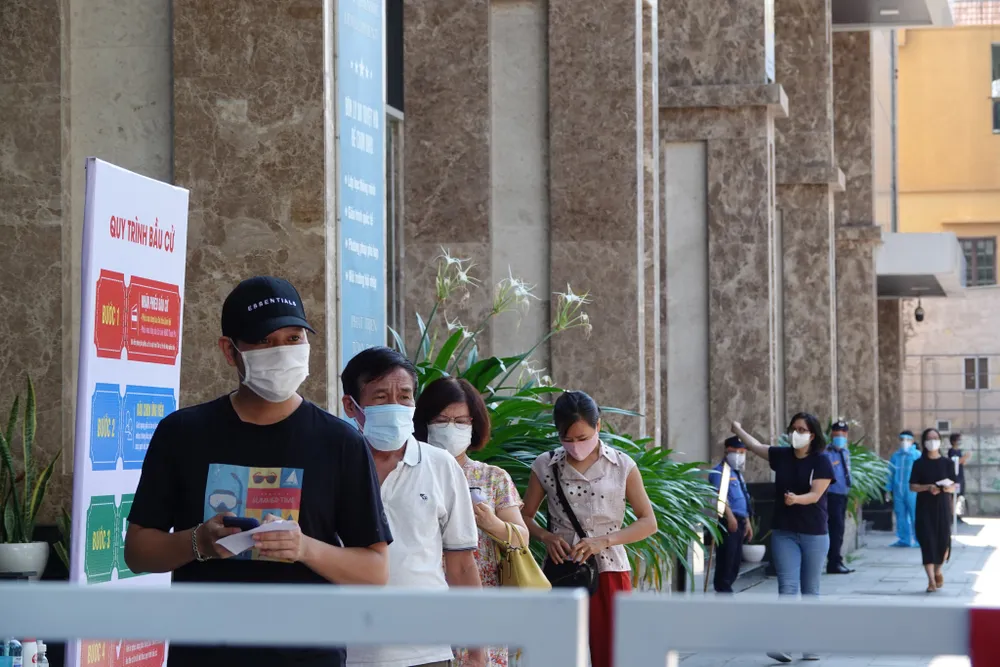 Hàng triệu cử tri miền Trung phấn khởi đi bầu cử ảnh 4