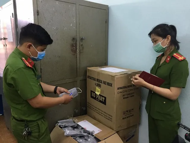 Quảng Nam: Tiêu hủy 10.000 khẩu trang không rõ nguồn gốc ảnh 1