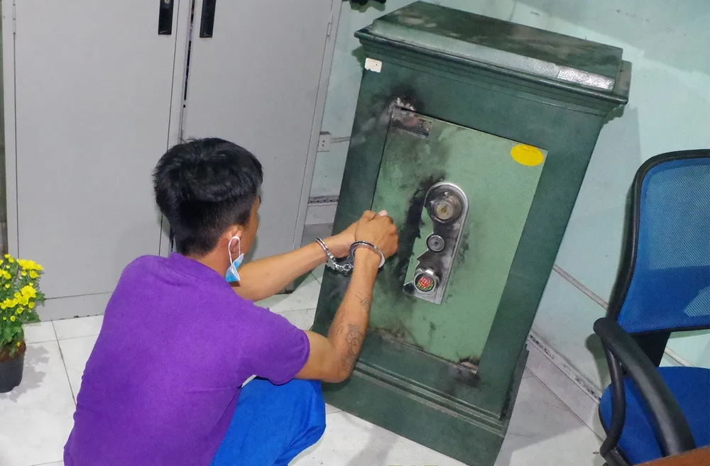 Quảng Nam: Bắt đối tượng phá két sắt trộm tiền vàng trị giá hơn 200 triệu đồng ảnh 1
