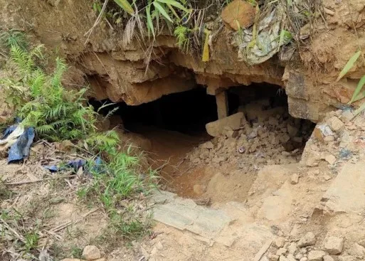 Đẩy đuổi hàng chục đối tượng khai thác vàng trái phép ở Phước Sơn, Quảng Nam ảnh 2