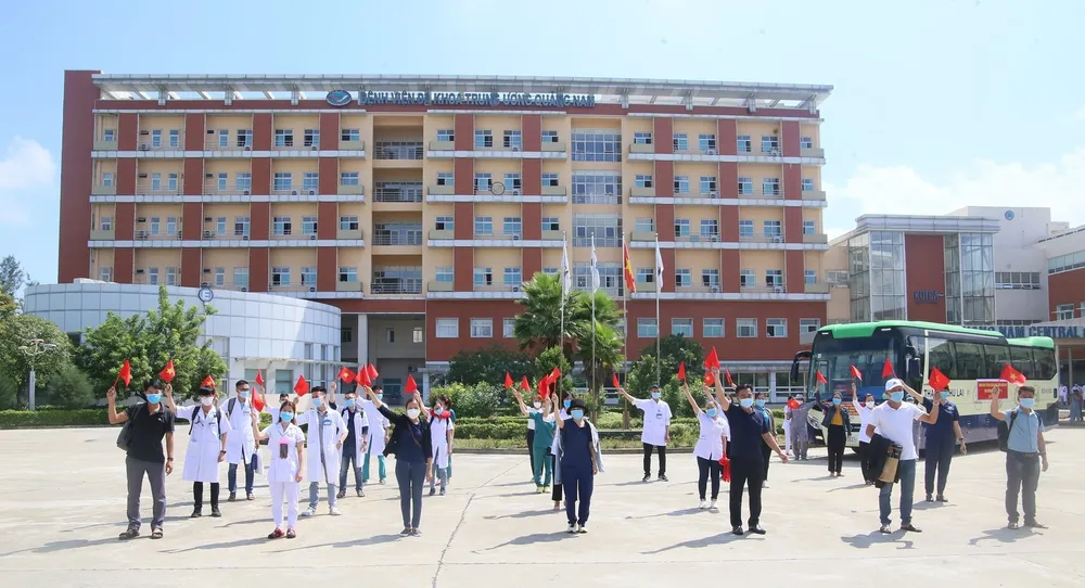 39 y, bác sĩ ở Quảng Nam lên đường hỗ trợ TPHCM chống dịch Covid-19 ảnh 1