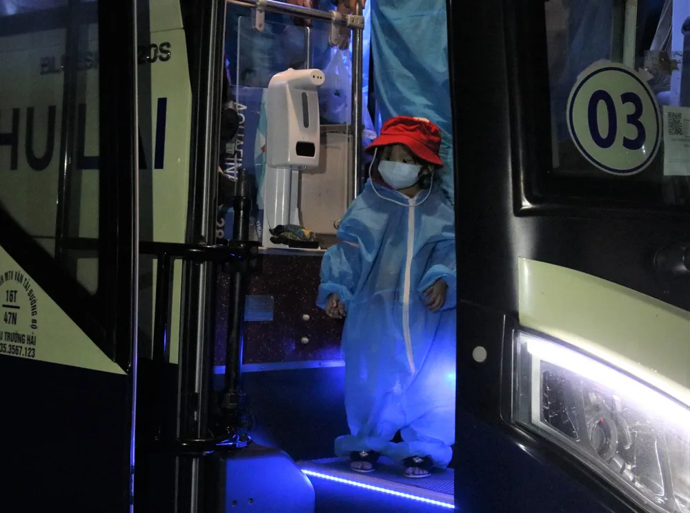 Chuyến xe đầu tiên đón người Quảng Nam từ TPHCM về quê ảnh 1