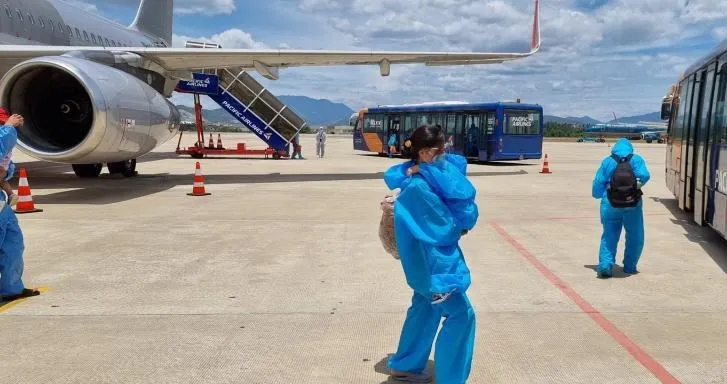 2 chuyến bay chở gần 400 người dân khó khăn tại TPHCM về Quảng Nam ảnh 2