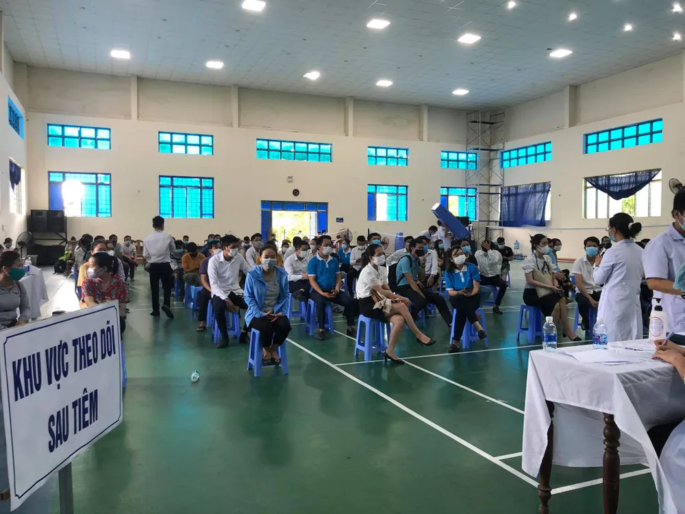 Tỉnh Quảng Nam yêu cầu Sở Y tế giải trình việc nhiều doanh nghiệp được ưu tiên tiêm vaccine ảnh 2