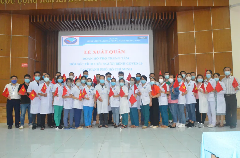 Thêm 200 y, bác sĩ phía Bắc tăng cường tham gia chống dịch tại các tỉnh phía Nam ảnh 1