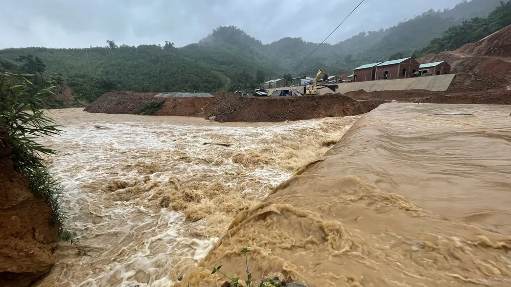 Quảng Nam: Gấp rút di dời người dân trước khi bão số 5 đổ bộ ảnh 1