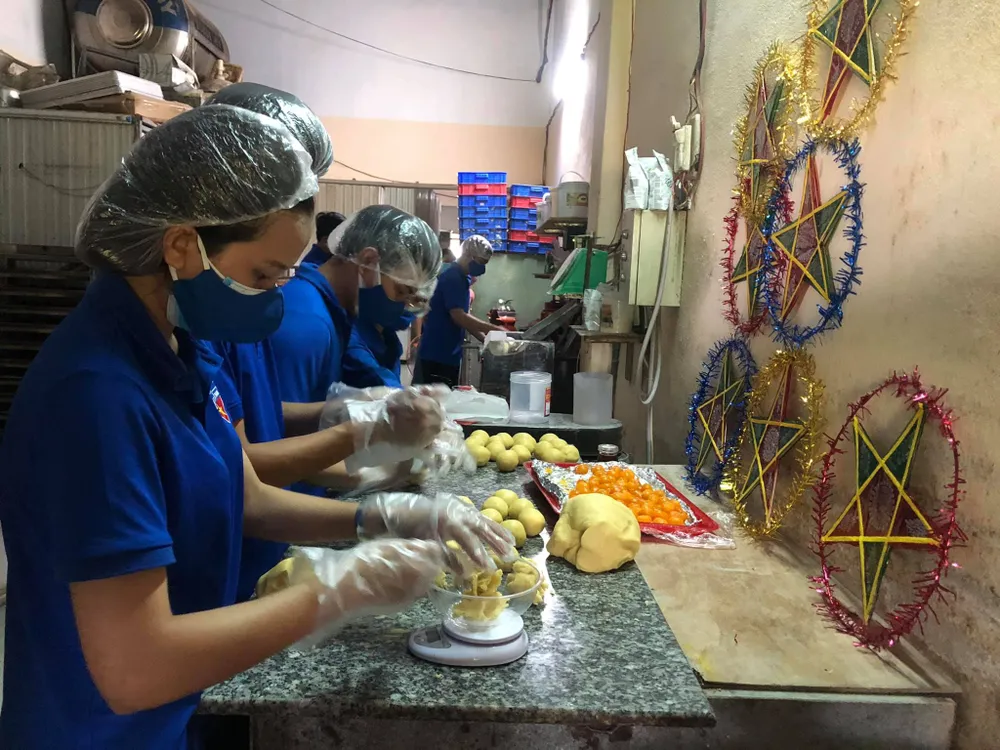 Quảng Nam: Tặng quà Trung thu cho các em nhỏ đang phải cách ly tại nhà ảnh 4