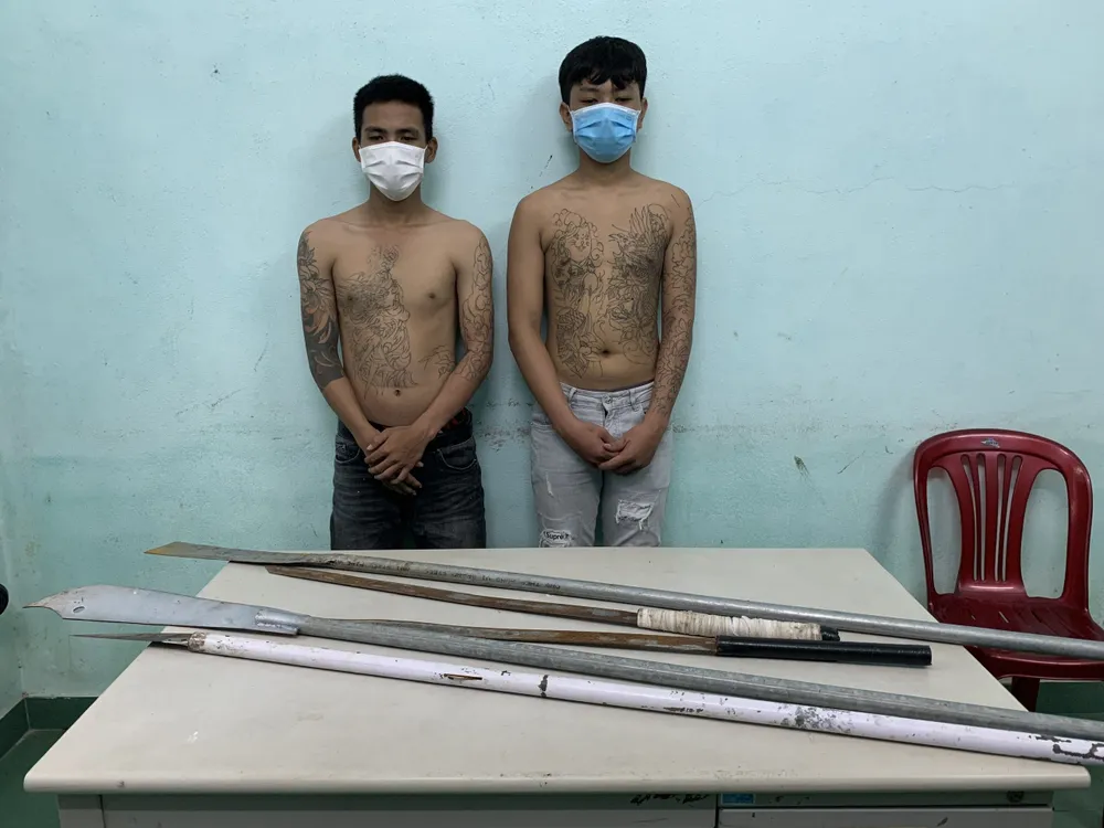 Đình chỉ công tác một công an phường để làm rõ việc dí roi điện vào nam thanh niên ảnh 2