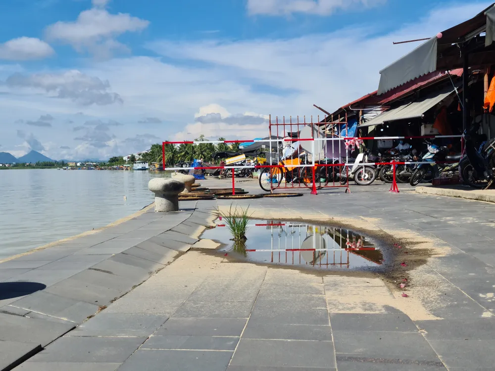 Vỉa hè phố cổ Hội An sụt lún, hư hỏng nặng  ảnh 2