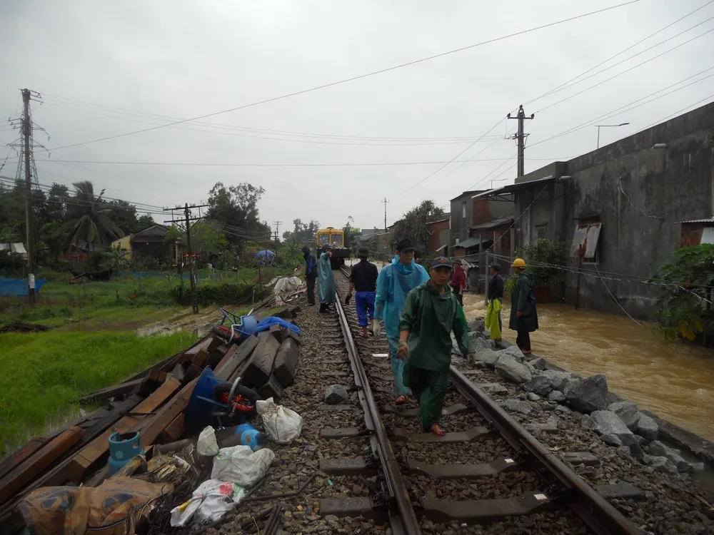 Đường sắt, đường bộ đoạn qua tỉnh Quảng Nam đã thông suốt ảnh 3