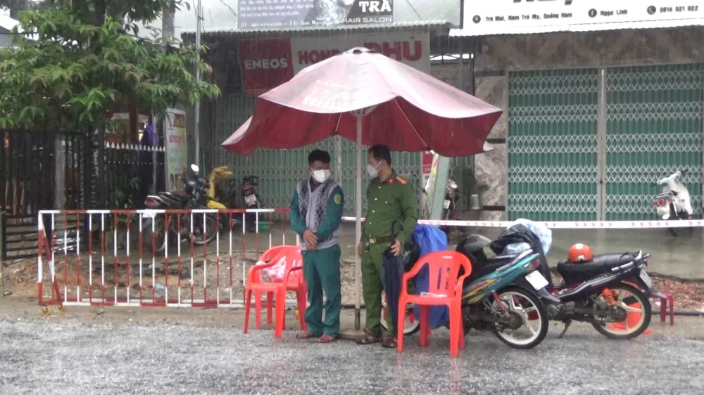  Huyện vùng cao Nam Trà My vừa “căng mình” chống dịch vừa khắc phục thiệt hại thiên tai ảnh 2