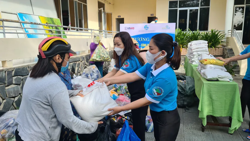 TP Hội An tổ chức chương trình “đổi rác lấy gạo” nhằm nâng cao ý thức bảo vệ môi trường ảnh 1