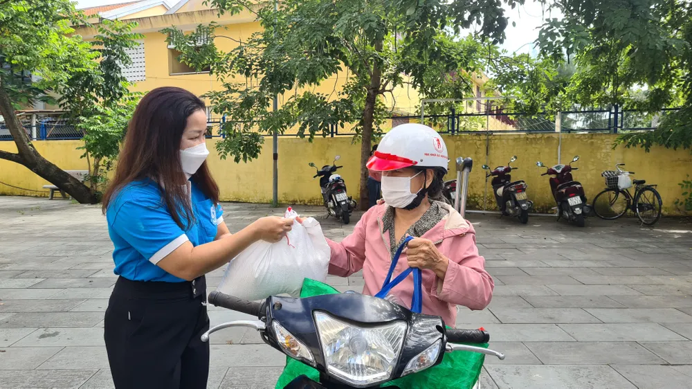 TP Hội An tổ chức chương trình “đổi rác lấy gạo” nhằm nâng cao ý thức bảo vệ môi trường ảnh 4
