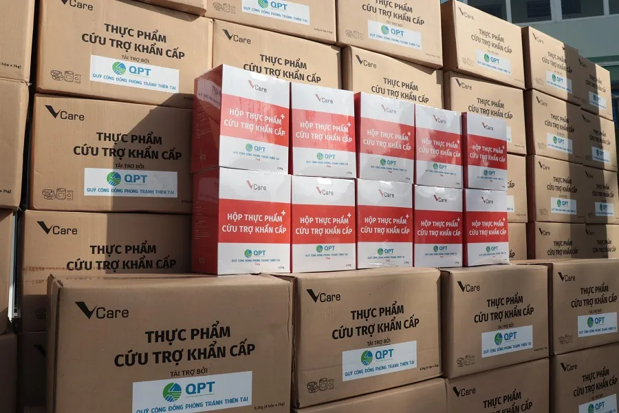 Trao tặng 1.000 phần quà cho người dân tỉnh Quảng Nam và Quảng Ngãi ảnh 2