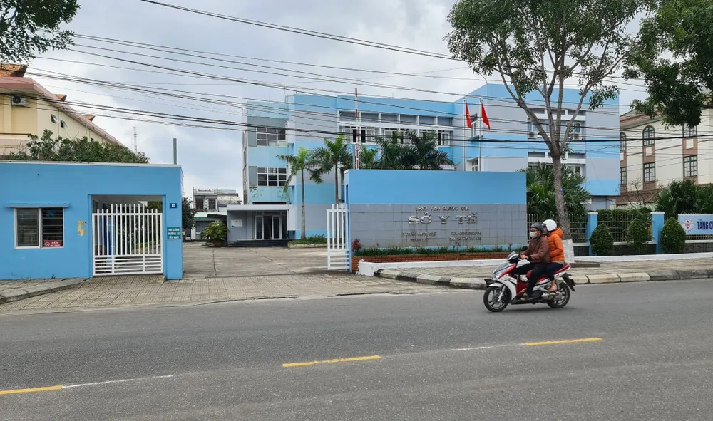 Sở Y tế tỉnh Quảng Nam nói gì về việc mua thiết bị y tế chênh lệch gần 2,5 tỷ đồng? ảnh 1