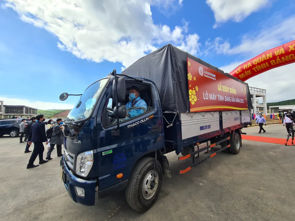 Trung Nam xuất xưởng lô máy tính bản thuộc chương trình 'Sóng và máy tính cho em' đầu năm 2022 ảnh 5