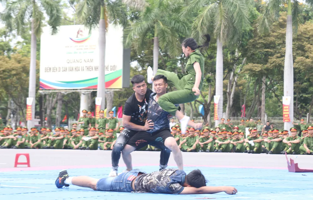 Chiến sĩ công an các tỉnh miền Trung thi tài võ thuật ảnh 9
