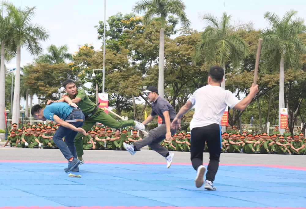 Chiến sĩ công an các tỉnh miền Trung thi tài võ thuật ảnh 7