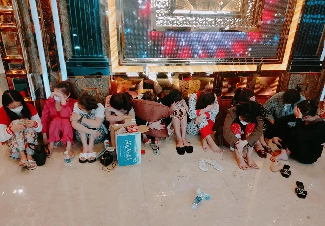 Phát hiện 28 đối tượng dương tính với ma túy trong quán karaoke ảnh 1