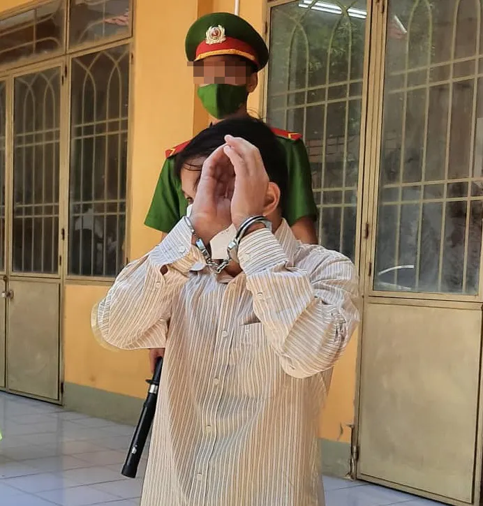 19 năm tù cho 2 cán bộ giả chữ ký của lãnh đạo để lừa đảo người dân ảnh 1