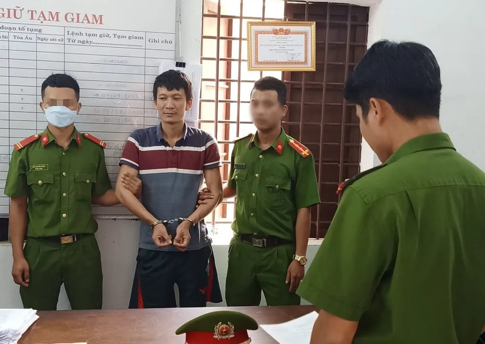 Cướp tiệm vàng rồi đến nhà trưởng công an huyện đầu thú ảnh 1