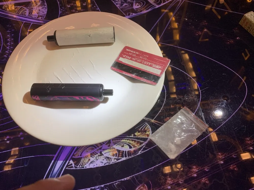 Phát hiện 8 nam nữ phê ma túy trong quán karaoke ảnh 2