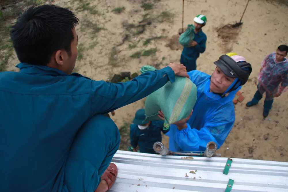 Bộ trưởng Bộ NN-PTNT kiểm tra công tác phòng tránh bão số 4 tại Quảng Nam  ảnh 3
