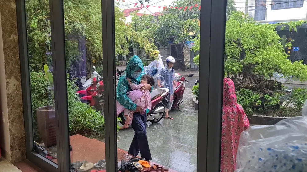 Miền Trung: Nhiều cơ sở lưu trú du lịch mở cửa đón người dân đến tránh bão miễn phí ảnh 1