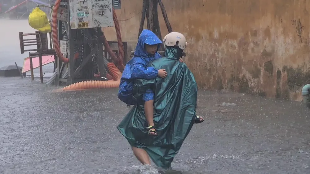 Nhiều địa phương cho học sinh nghỉ học do mưa lớn, ngập cục bộ ảnh 3