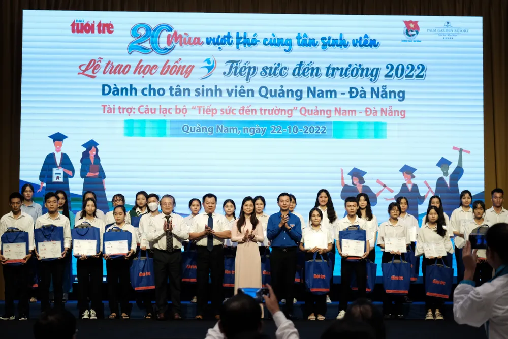 100 tân sinh viên Quảng Nam, Đà Nẵng được nhận học bổng Tiếp sức đến trường ảnh 1