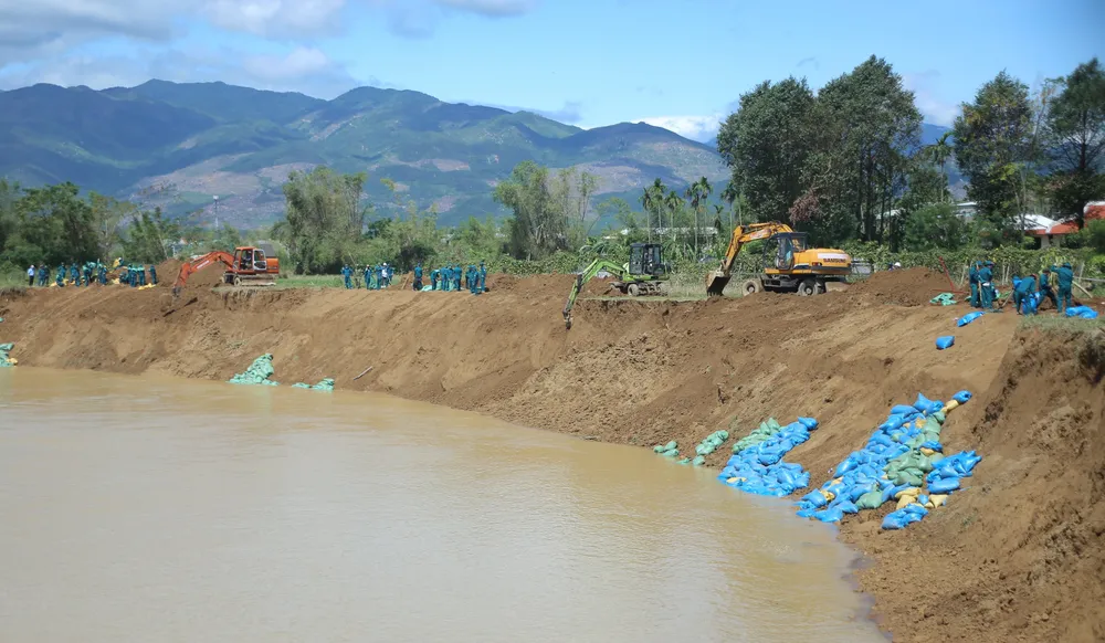 Quảng Nam ban bố tình huống khẩn cấp do bờ sông bị sạt lở, cuốn trôi đất nông nghiệp ảnh 2