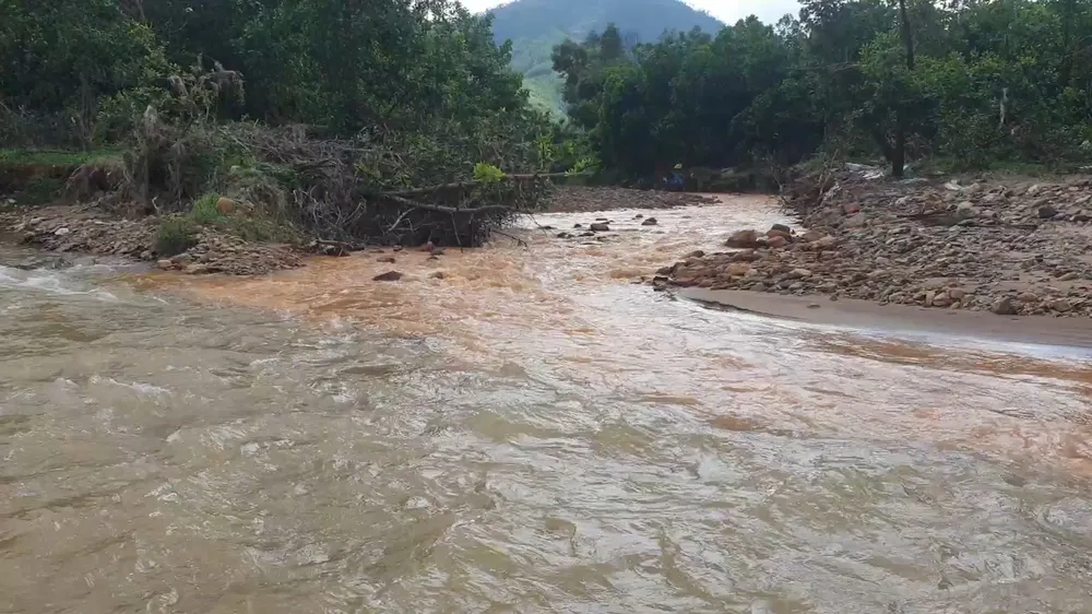 Quảng Nam: Nhiều đối tượng đào vàng trái phép tại Di tích danh thắng Thác Trắng ảnh 5