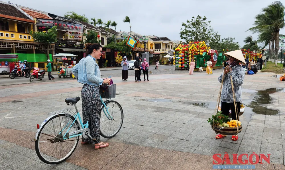 Nhiều du khách quốc tế chọn Hội An làm điểm đến trong năm mới
