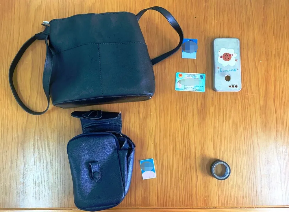 Tang vật các vụ cướp giật được lực lượng công an thu giữ tại nơi 2 đối tượng lẩn trốn