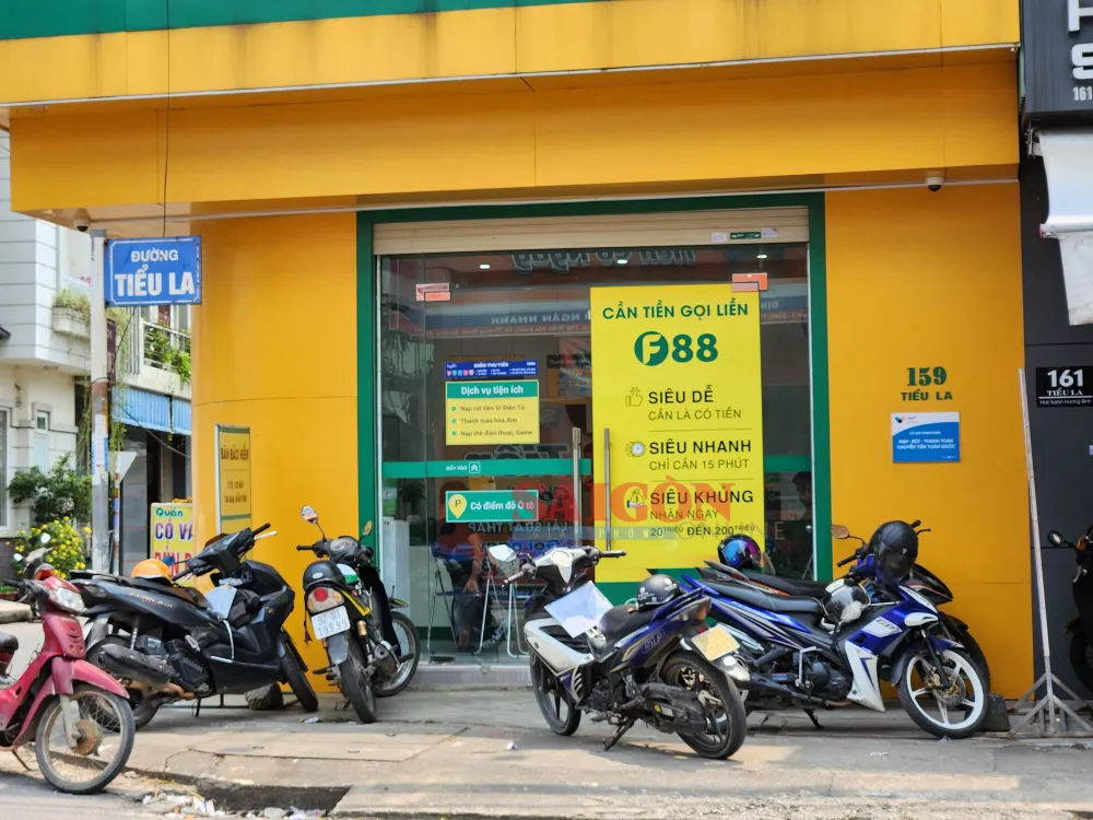 Điểm kinh doanh tại thị trấn Hà Lam (huyện Thăng Bình, tỉnh Quảng Nam). Ảnh: NGUYỄN CƯỜNG