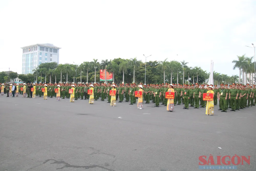 Hội thi với sự tham dự của 1.700 cán bộ, chiến sĩ của 33 đội tuyển. Ảnh: NGUYỄN CƯỜNG