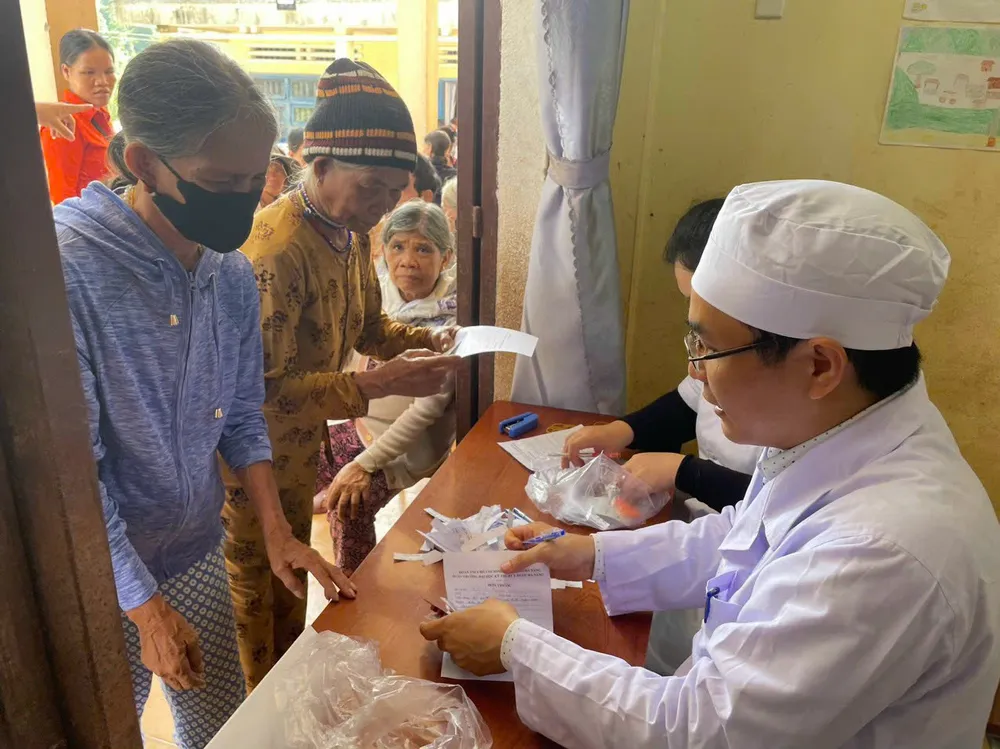 Tư vấn, hướng dẫn người dân sử dụng thuốc