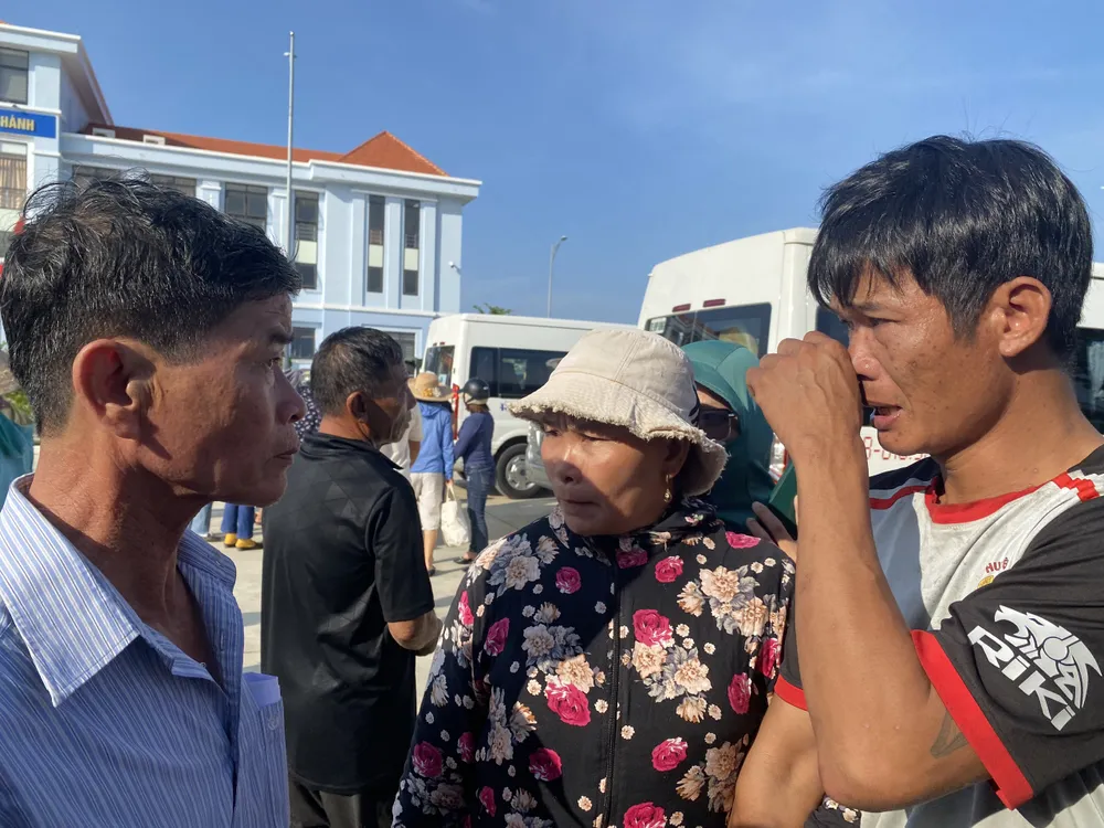 Ngư dân òa khóc khi thấy cha của mình sau chuyến đi biển "định mệnh"
