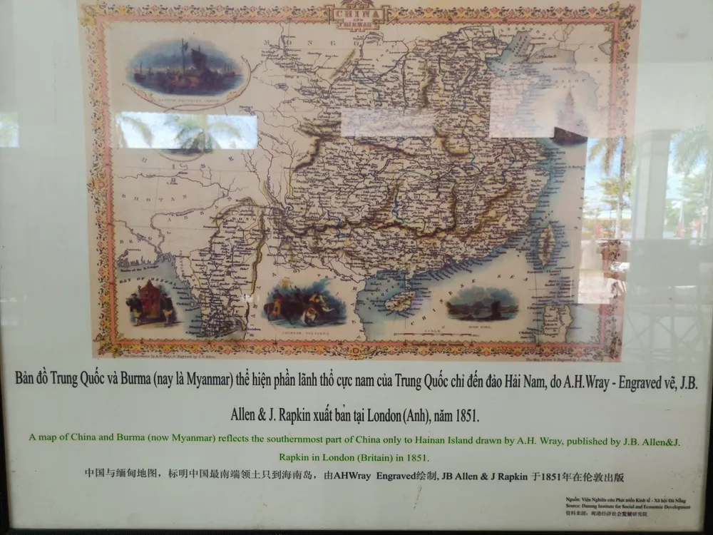 Một tấm bản đồ được trưng bày tại triển lãm