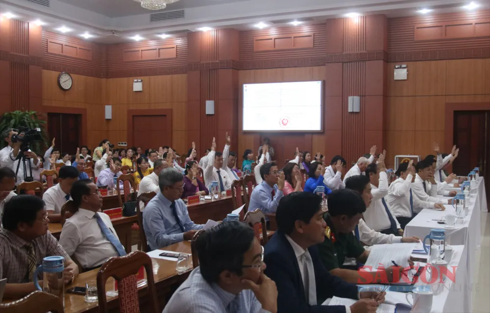 8-4-bieu quyet hdnd.JPG