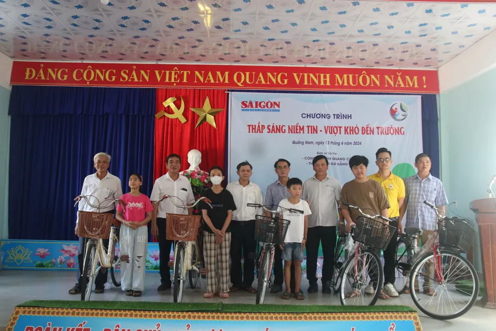 13-6-Thap-sang-niem-tin- (2).jpg